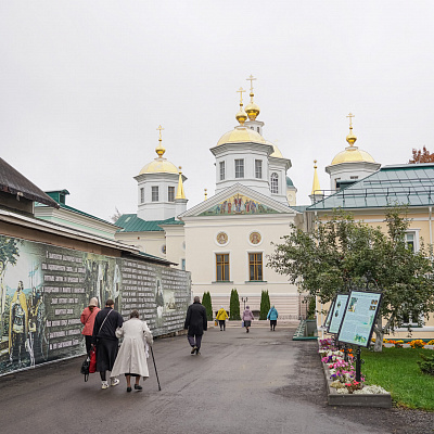 Митрополит Георгий возглавил престольный праздник в Крестовоздвиженском монастыре Нижнего Новгорода