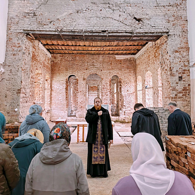 В восстанавливаемом храме преподобного Макария в селе Хмелевицы Шахунского благочиния был совершен молебен