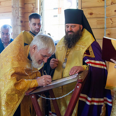 Епископ Парамон совершил чин основания храма и освящения куполов в селе Смольки Городецкого района