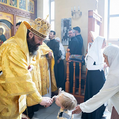 В Неделю 5-ю по Пасхе епископ Городецкий и Ветлужский Парамон совершил Божественную литургию в храме иконы Божией Матери «Всем скорбящим Радость» с. Сёмино