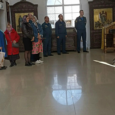 Сотрудники МЧС посетили Никольский храм в Красных Баках в день празднования иконы Божией Матери «Неопалимая Купина»