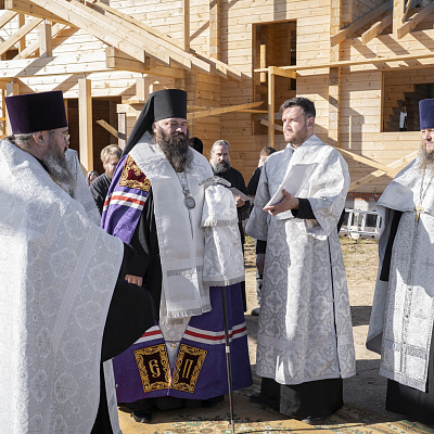 Епископ Парамон освятил кресты, купола и колокола Никольского храма в Городце