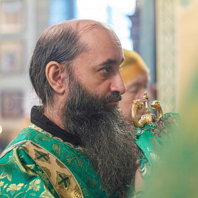 15 января, в Неделю 31-ю по Пятидесятнице, пред Богоявлением, в день представлениея и второго обретения мощей прп. Серафима Саровского, епископ Городецкий и Ветлужский Августин совершил Божественную литургию 
