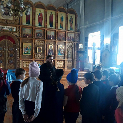 В Воскресенском благочинии для школьников проводятся регулярные беседы со священником