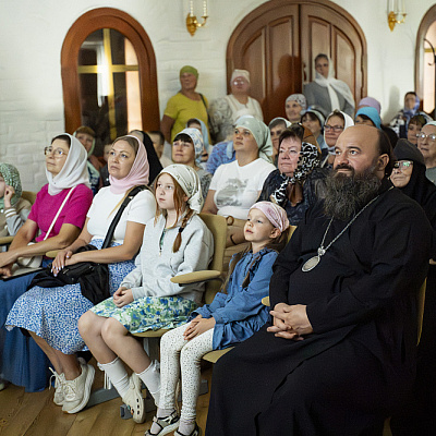 В праздник Рождества Иоанна Предтечи епископ Городецкий и Ветлужский Парамон совершил Божественную литургию в Архиерейском подворье Собора Святой Живоначальной Троицы с. Белбаж