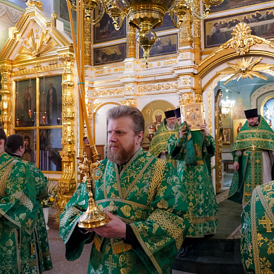 В день Святого Духа в Троицком храме Нижегородского благочиния совершено архиерейское богослужение