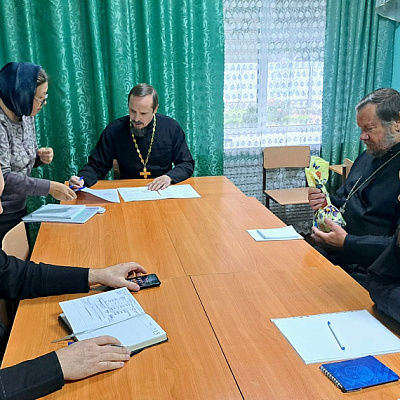 В храме Пресвятой Живоначальной Троицы поселка Шаранга состоялось совещание настоятелей приходов Шарангского благочиния
