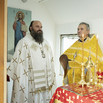 Епископ Городецкий и Ветлужский Парамон совершил Божественную литургию в Архиерейском подворье храма святых первоверховных апостолов Петра и Павла в г. Заволжье