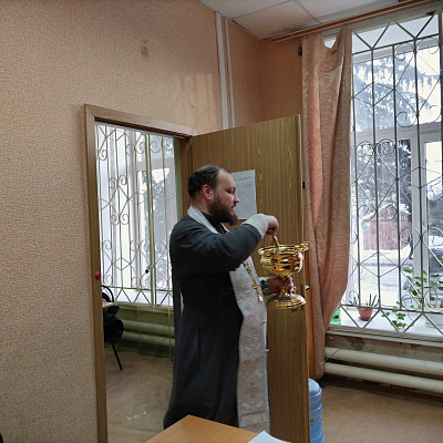 Помощник благочинного Нагорного округа освятил районное отделение Федеральной службы судебных приставов