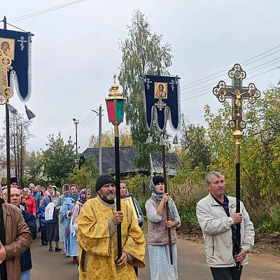 В день престольного праздника храма в честь Воздвижения Честного и Животворящего Креста Господня в Тонкино состоялись торжества