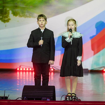 Четвероклассники Семеновской православной гимназии приняли участие в концертной программе «У нас одно Отечество - Россия»
