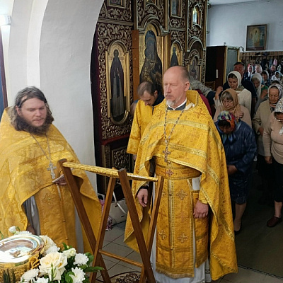 В храме Трёх Святителей города Урень состоялась встреча ковчега с частицей мощей святого праведного Алексея Бортсурманского