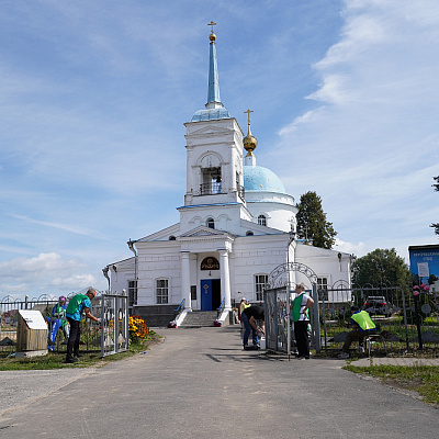 В Городце состоялся субботник на территории Кафедрального собора Покрова Пресвятой Богородицы