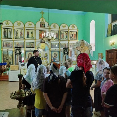 Воспитанники лагеря «Республика детства» посетили храм преподобного Серафима Саровского в поселка Пижма 