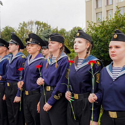 Управляющий Нижегородской епархией принял участие в возложении цветов к памятнику основателю Нижнего Новгорода
