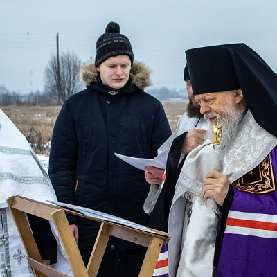Епископ Городецкий и Ветлужский Августин совершил Чин Освящения Поклонного креста у деревни Завражное Городецкого района