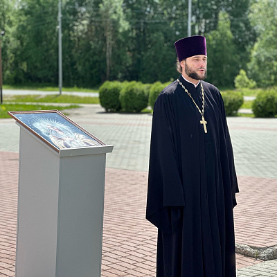 В Борском благочинии состоялась патриотическая акция «Живем и помним»