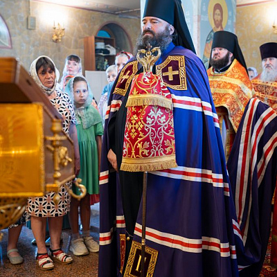 Епископ Городецкий и Ветлужский Парамон совершил Божественную литургию в храме Пресвятой Живоначальной Троицы г. Заволжье