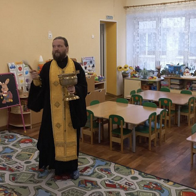 Клирик Нижегородского благочиния освятил детский сад № 445 в Нижнем Новгороде