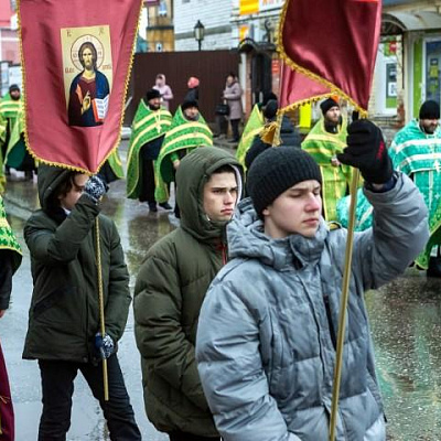 Епископ Городецкий и Ветлужский Августин возглавил традиционный Александро-Невский крестный ход по Городцу