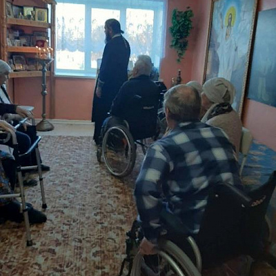 Священнослужитель Воскресенского благочиния посетил Воскресенский дом-интернат