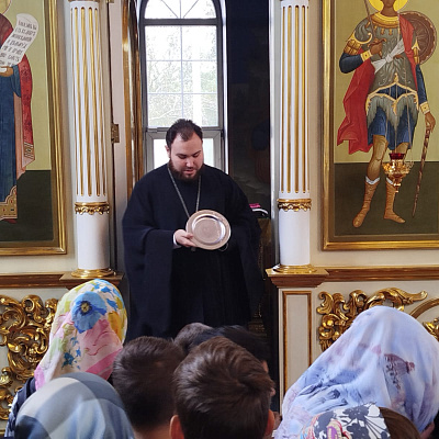 Клирик Московского благочиния провел экскурсию для четвероклассников в рамках курса «Основы православной культуры»