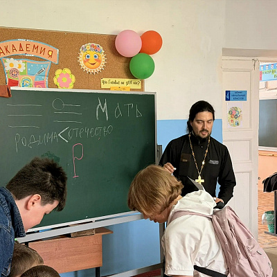 Клирик Никольского храма провел Урок славянской письменности для школьников Городца