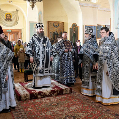 В пятницу первой седмицы Великого поста епископ Городецкий и Ветлужский Парамон совершил Литургию Преждеосвященных Даров в храме великомученицы Екатерины г. Ветлуга