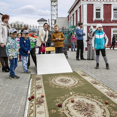 1.05.2016-Традиционный семейный Пасхальный праздник в Городецком Феодоровском мужском монастыре. Фото Сергея Багрецова.