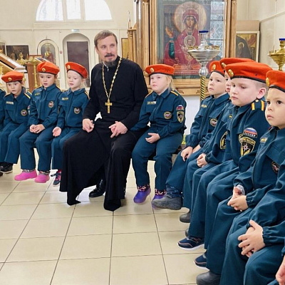 Участники отряда "Отважные спасатели" МБДОУ детский сад "Теремок" пос. Шаранга совершили экскурсию в храм Пресвятой Живоначальной Троицы