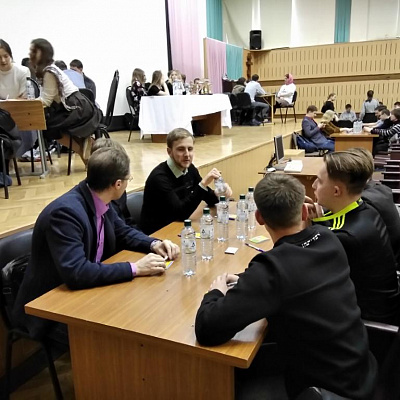 Победа знатоков Семеновской православной гимназии в интеллектуальной игре «Что? Где? Когда?»