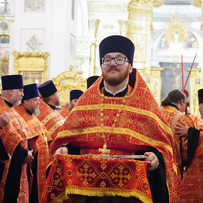 В канун престольного праздника Воскресенского кафедрального собора Арзамаса митрополит Георгий возглавил в нем великую вечерню