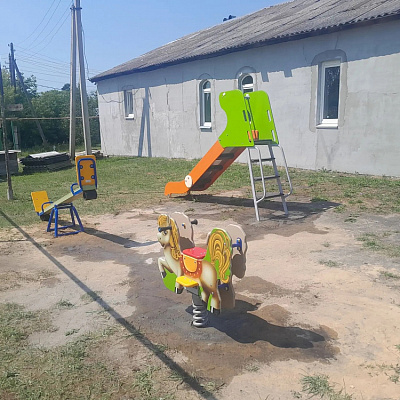 На территории храма Святого Духа в поселке Тарасиха Семеновского благочиния обустроена детская площадка 
