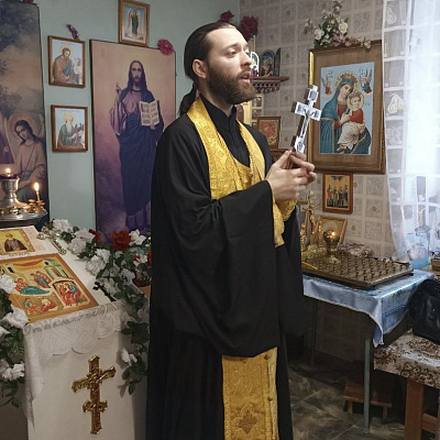 Клирик Нижегородского благочиния посетил дом-интернат для ветеранов войны и труда в Зеленом городе
