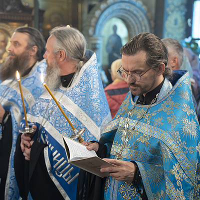 В канун праздника Успения Пресвятой Богородицы епископ Городецкий и Ветлужский Парамон совершил Всенощное бдение с чином погребения Божией Матери в Городецком Феодоровском мужском монастыре