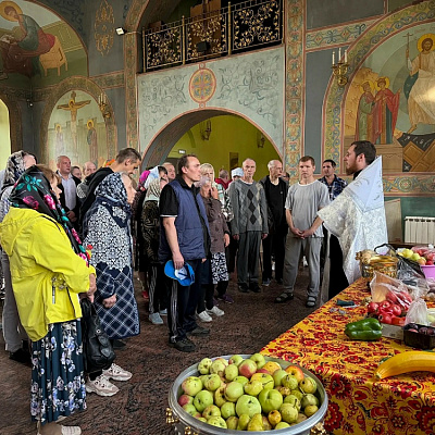 Подопечные пансионата «Лазурь» посетили Троицкий храм города Заволжье в праздник Преображения Господня
