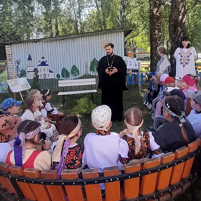 Помощник благочинного Богородского округа провел духовную беседу в Алешковском детском саду