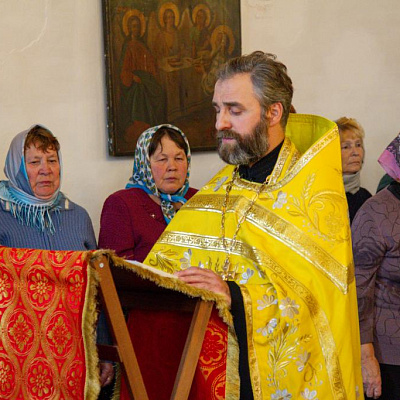 Епископ Городецкий и Ветлужский Парамон совершил молебен с чтением акафиста святителю Николаю Чудотворцу в храме святителя Николая Мирликийского р.п. Тоншаево