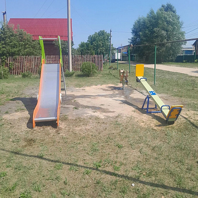 На территории храма Святого Духа в поселке Тарасиха Семеновского благочиния обустроена детская площадка 