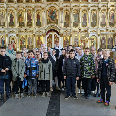 Помощник благочинного Московского округа провел для школьников экскурсию по храму