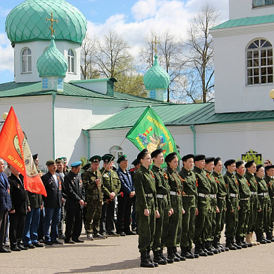 Благочинный Шарангского округа поздравил жителей округа с Днем Победы