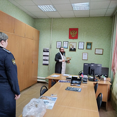 Помощник благочинного Нагорного округа освятил районное отделение Федеральной службы судебных приставов