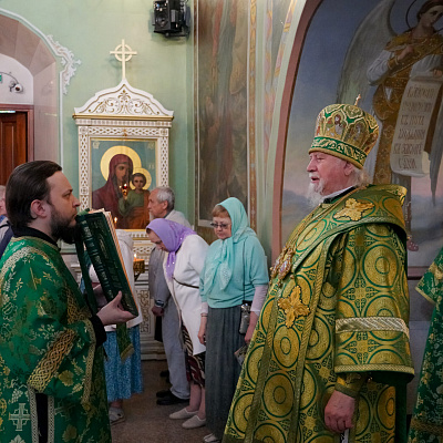 В день Святого Духа в Троицком храме Нижегородского благочиния совершено архиерейское богослужение