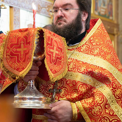 Епископ Городецкий и Ветлужский Парамон совершил Божественную литургию в храме Пресвятой Живоначальной Троицы г. Заволжье