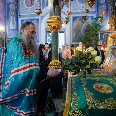 В канун Пятидесятницы глава Нижегородской митрополии совершил вечернее богослужение в Дивеевском монастыре