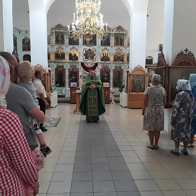 Молебен святым благоверным Петру и Февронии в храме Пресвятой Живоначальной Троицы поселка Шаранга