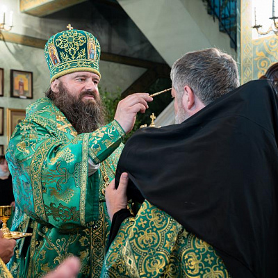 В канун Пятидесятницы епископ Городецкий и Ветлужский Парамон совершил Всенощное бдение в Городецком Феодоровском мужском монастыре
