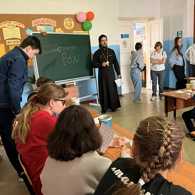 Клирик Никольского храма провел Урок славянской письменности для школьников Городца