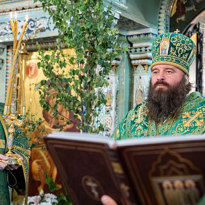 В канун Пятидесятницы епископ Городецкий и Ветлужский Парамон совершил Всенощное бдение в Городецком Феодоровском мужском монастыре