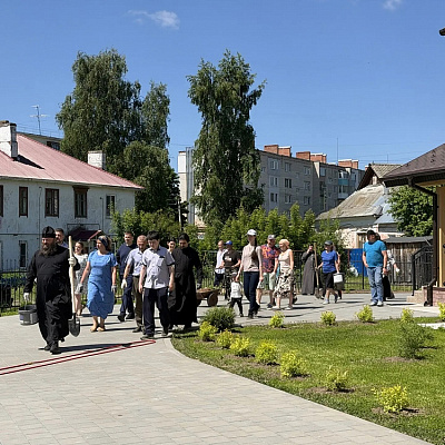 Епископ Городецкий и Ветлужский Парамон возглавил работы по благоустройству территории храма святителя Николая Чудотворца г. Городца